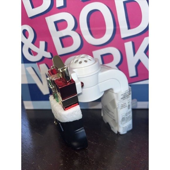 Bath & Bath Works Santa Boot with Presents Wallflower Plug Christmas 2022 Holida - Picture 2 of 2